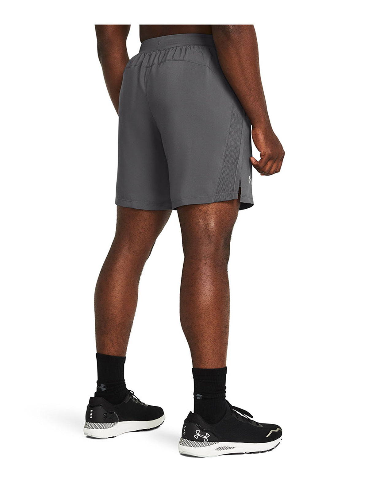 UA LAUNCH 7 SHORTS