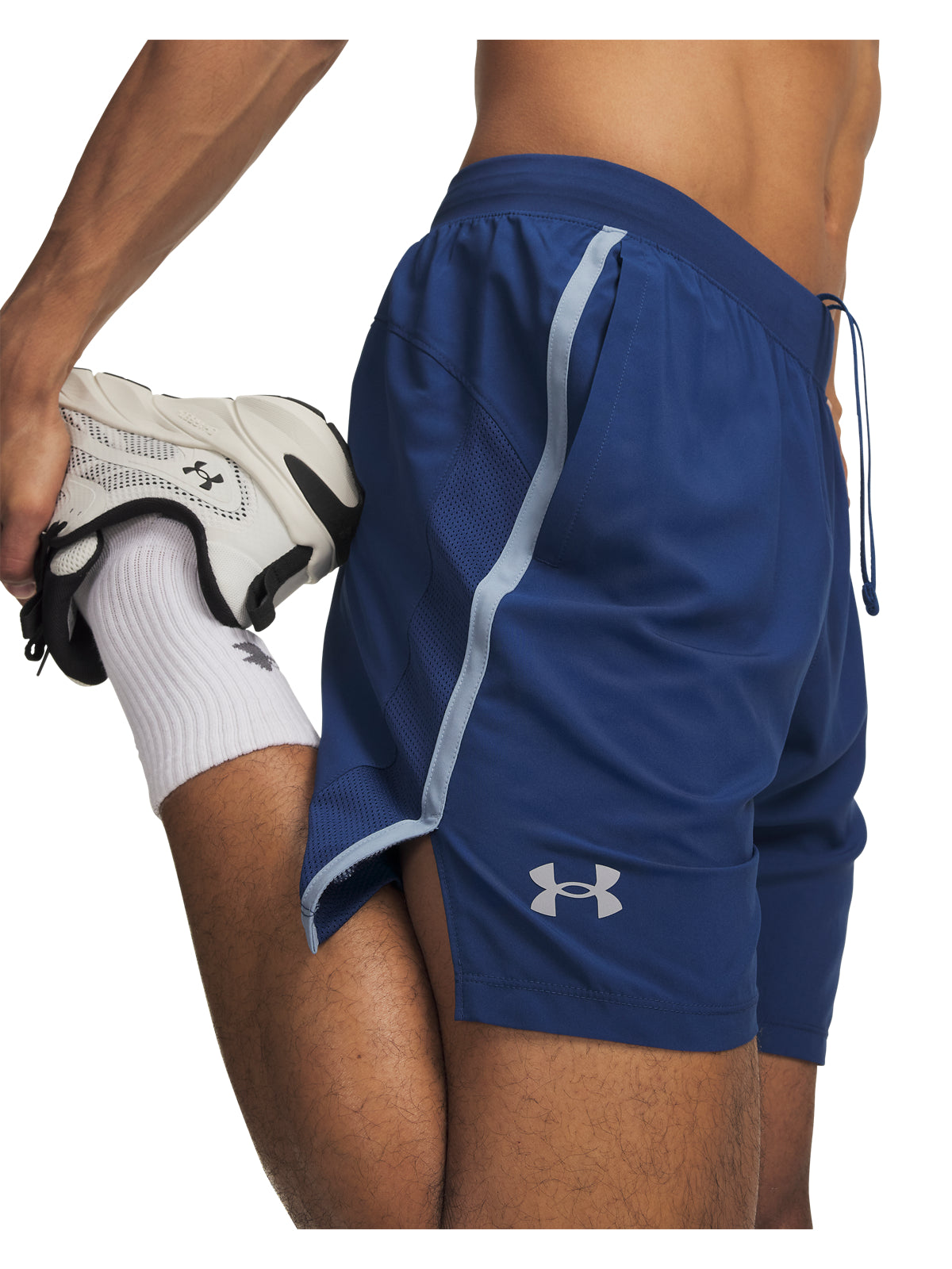 UA LAUNCH 7 SHORTS